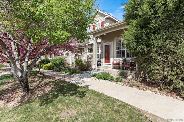 view of front of property with a front lawn