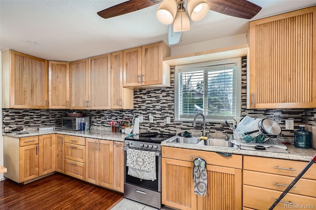 6736 Grove St, Denver, CO 80221 - kitchen with stainless steel electric range, decorative backsplash, dark wood-style flooring, a ceiling fan, and light brown cabinets