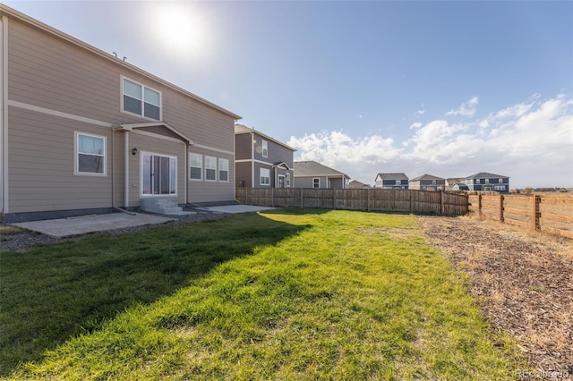 view of yard featuring a patio area