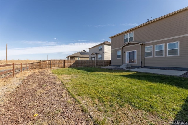 view of yard featuring a patio