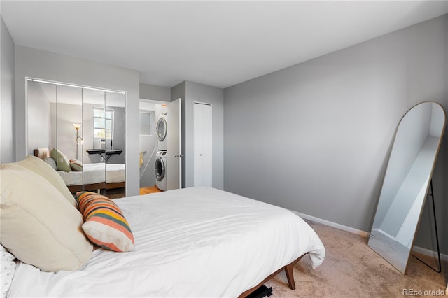 carpeted bedroom featuring stacked washer and clothes dryer