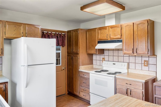 1908 Valley View Dr, Woodland Park, CO 80863 - kitchen featuring white appliances, under cabinet range hood, light countertops, and backsplash