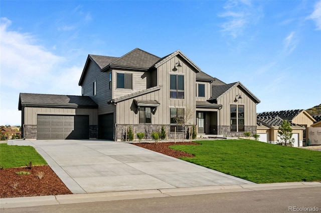 view of front of property featuring a front yard and a garage