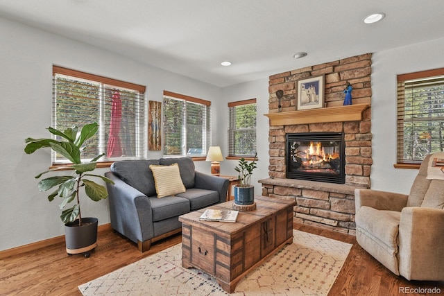 living area with a fireplace, wood finished floors, recessed lighting, and baseboards