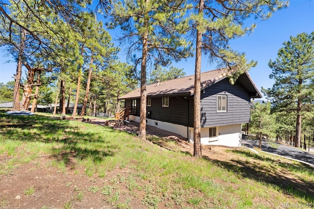 2976 Hiwan Dr, Evergreen, CO 80439 - view of side of property with a tiled roof