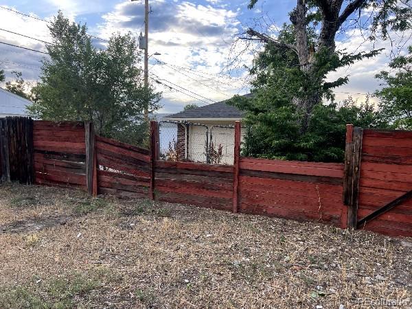 527 S Bryant St, Denver, CO 80219 - view of yard
