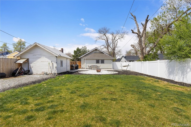 view of yard featuring a fenced backyard and an outdoor fire pit
