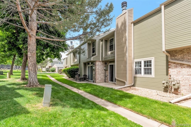 3407 S Ammons St Unit 20-2, Lakewood, CO 80227 - view of community with a yard and a patio area