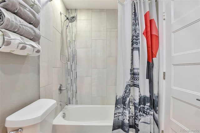 bathroom featuring toilet and shower / tub combo