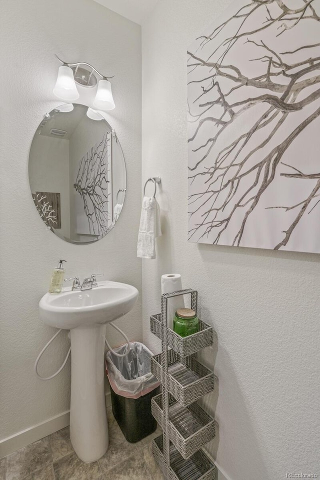 bathroom featuring sink