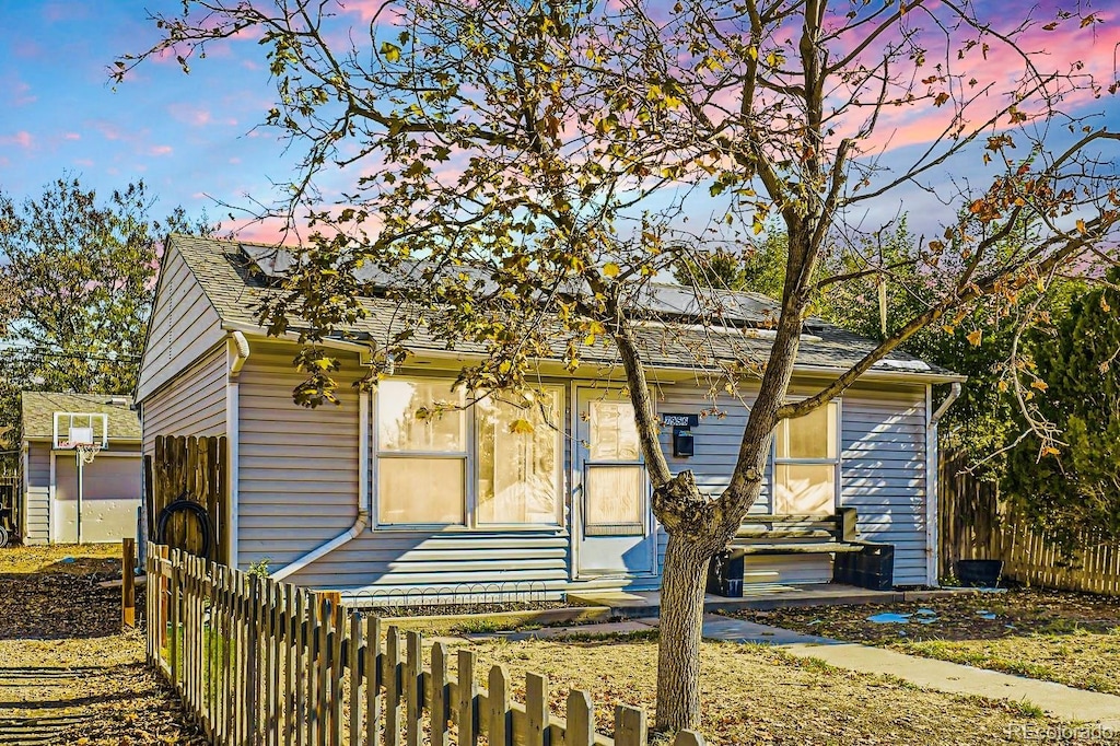 view of front of property