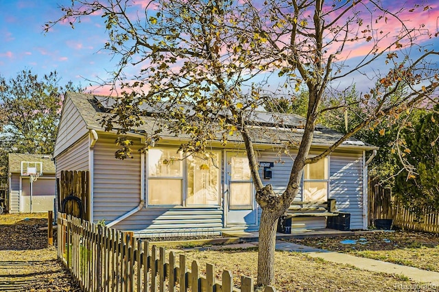 view of front of property