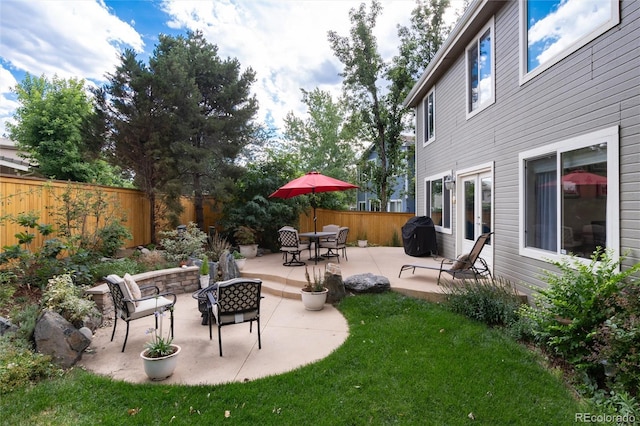 exterior space featuring a fenced backyard