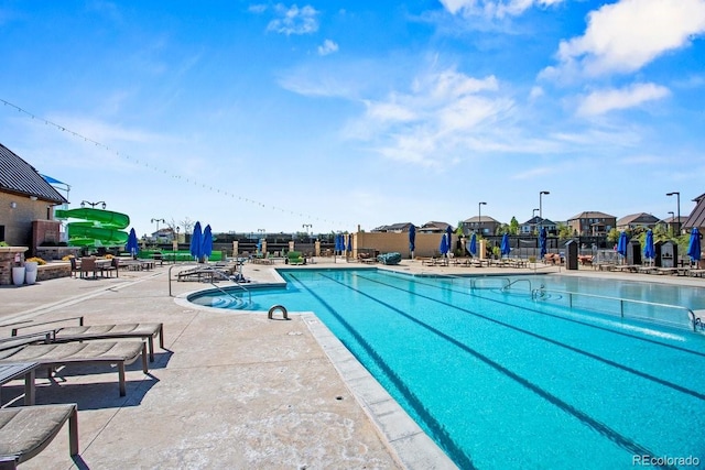 7790 S Queensburg Way, Aurora, CO 80016 - community pool with a patio