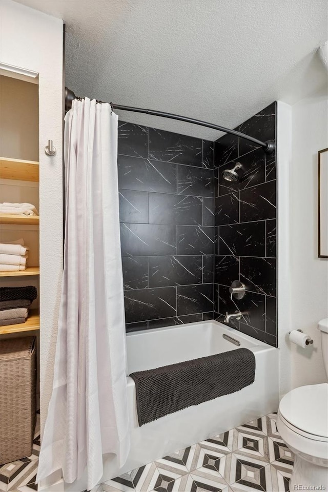 bathroom with a textured ceiling, toilet, and shower / bath combination with curtain