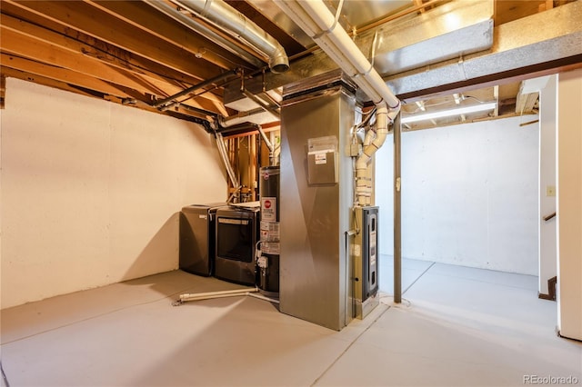 basement featuring water heater and independent washer and dryer