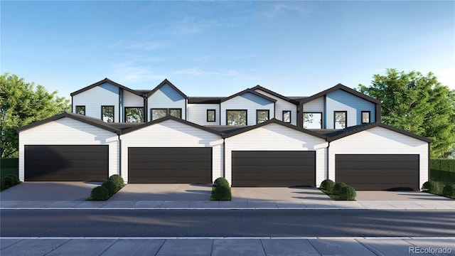view of front facade with concrete driveway
