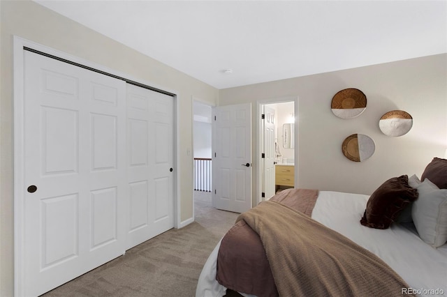 7027 Chestnut Hill St, Highlands Ranch, CO 80130 - bedroom featuring light carpet, connected bathroom, and a closet