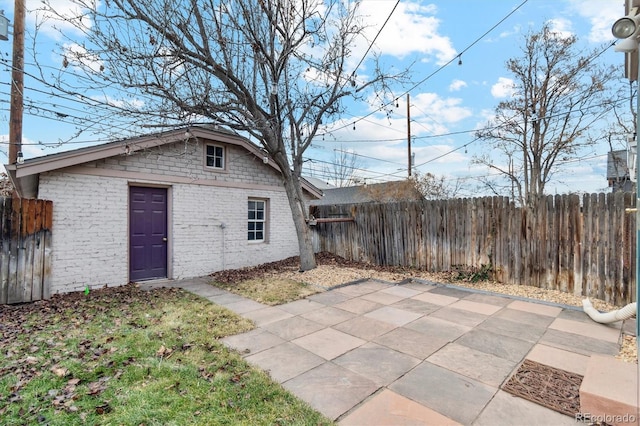 view of outdoor structure featuring an outbuilding and fence