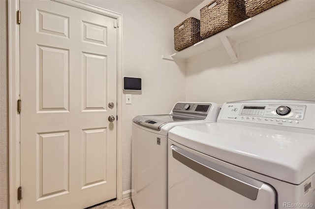 10230 Lauren Ct, Highlands Ranch, CO 80130 - laundry area with washer and dryer