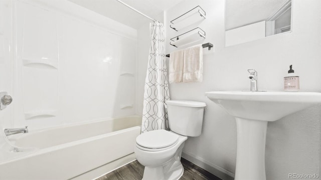 677 Vrain St Unit 15, Denver, CO 80204 - bathroom featuring wood finished floors, toilet, shower / tub combo with curtain, and baseboards
