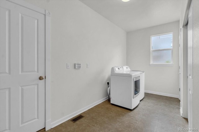 10683 Amesbury Way, Highlands Ranch, CO 80126 - laundry area with washer and dryer and baseboards