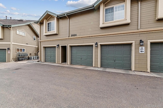 2824 W Centennial Dr Unit L, Littleton, CO 80123 - view of garage