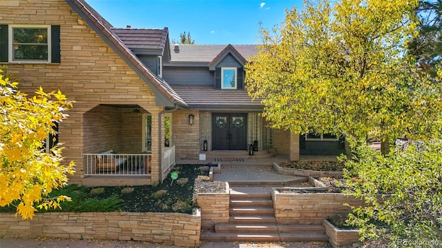 property entrance featuring covered porch