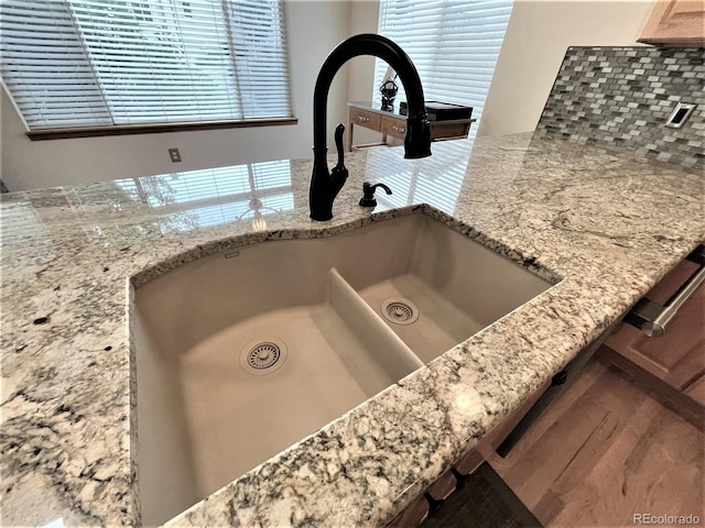 room details featuring a sink and decorative backsplash