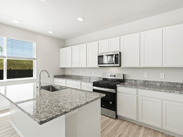 7324 27th Street Ln, Greeley, CO 80634 - kitchen featuring stainless steel appliances, a sink, light wood-type flooring, white cabinetry, and recessed lighting