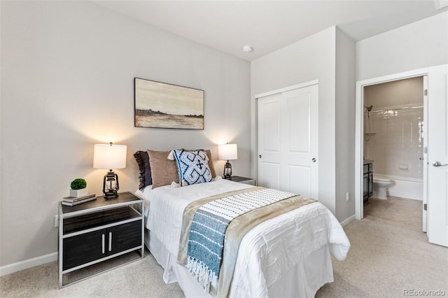 18180 W 84th Pl, Arvada, CO 80007 - bedroom featuring light colored carpet, a closet, and ensuite bath