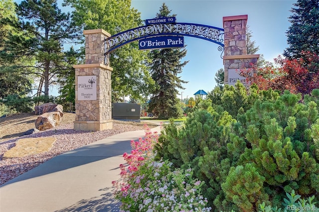 view of community / neighborhood sign