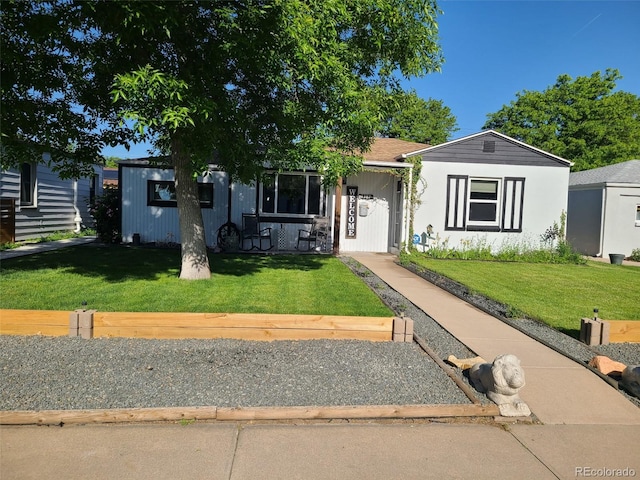 view of front of house featuring a front yard