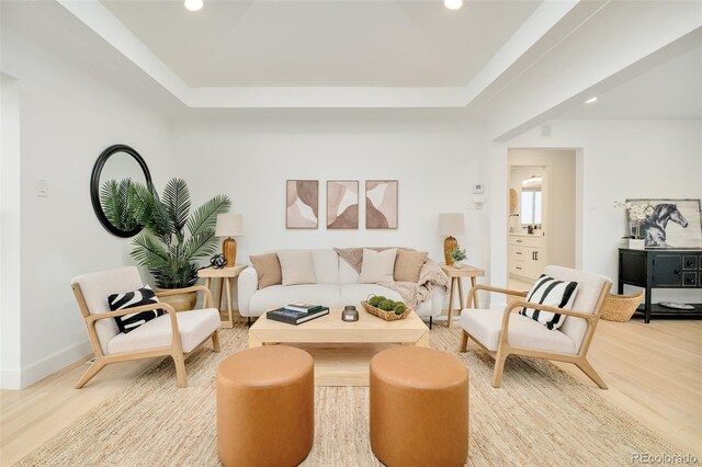 living area with light wood-style floors, baseboards, and recessed lighting