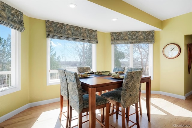 dining space featuring recessed lighting, light wood-type flooring, and baseboards