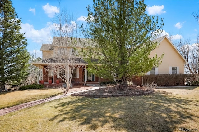 view of front of home featuring a front yard