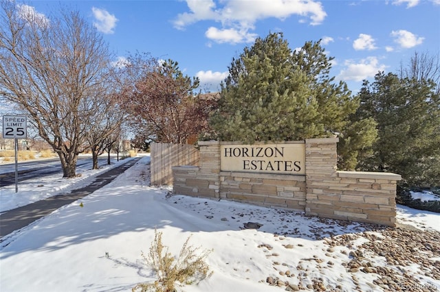 view of community / neighborhood sign