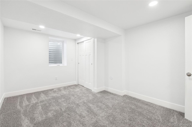 finished basement featuring carpet floors, recessed lighting, visible vents, and baseboards