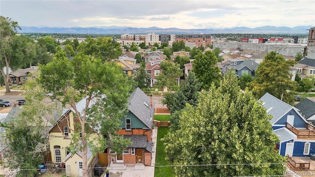 birds eye view of property featuring a mountain view