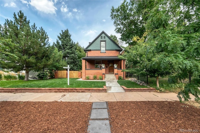 view of front facade featuring a front yard and covered porch