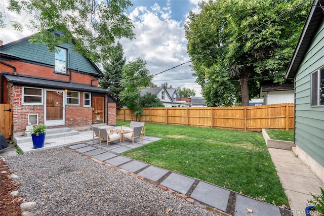 view of yard featuring a patio area