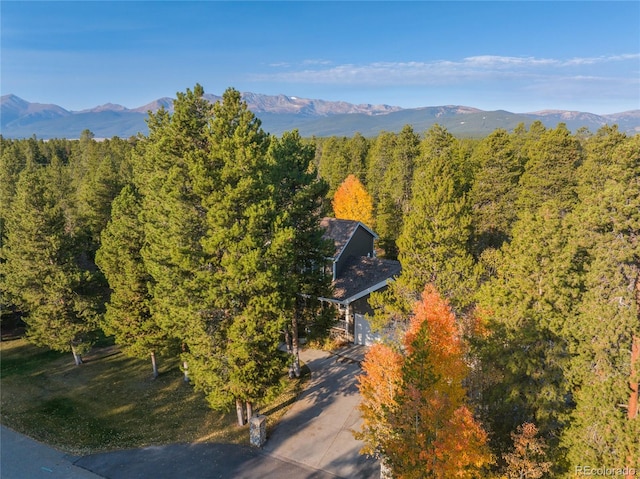 bird's eye view with a mountain view