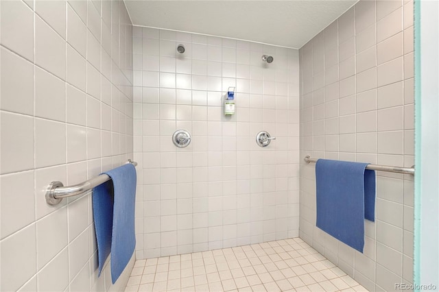 bathroom featuring a tile shower and tile walls