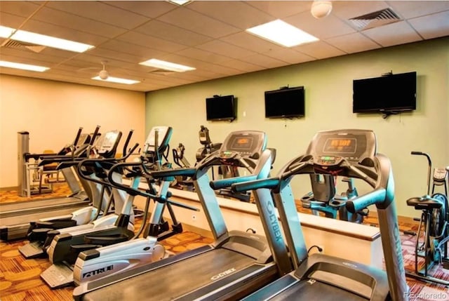 exercise room with visible vents and a drop ceiling