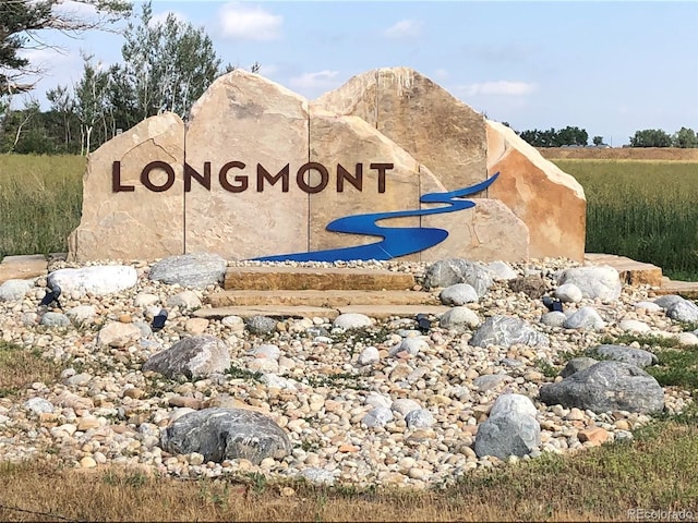 community sign with a mountain view