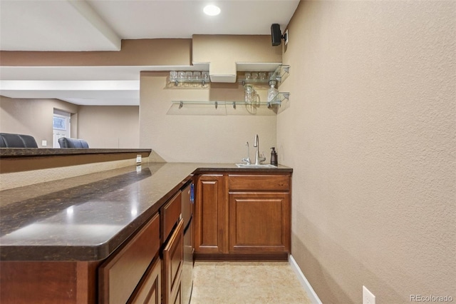 215 Sunland St, Louisville, CO 80027 - indoor wet bar with a textured wall and recessed lighting