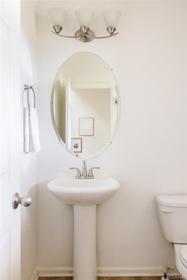 bathroom featuring toilet and sink