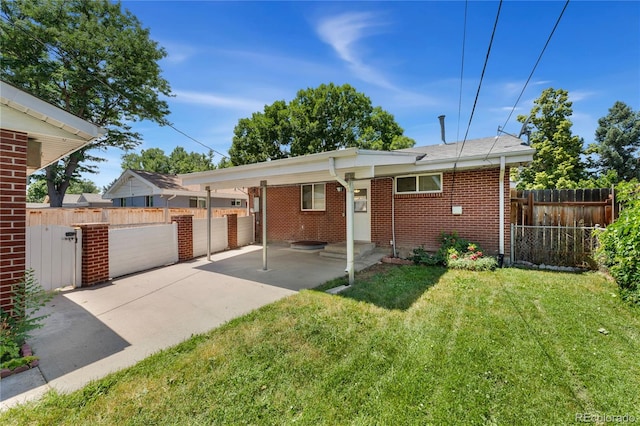 view of front of home with a front lawn