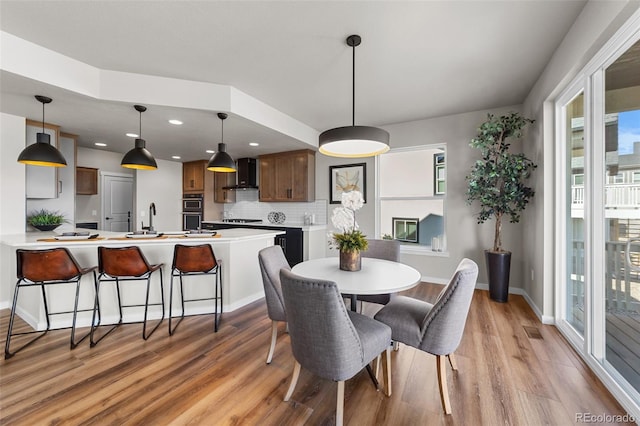 dining area featuring recessed lighting, light wood-type flooring, baseboards, and visible vents