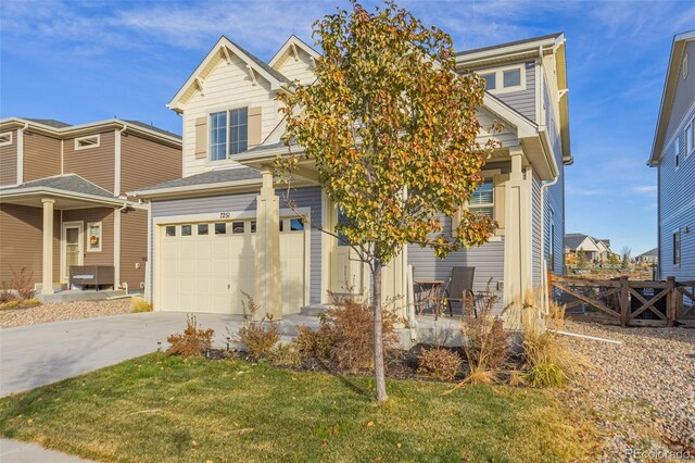 view of front of property featuring a front yard and a garage